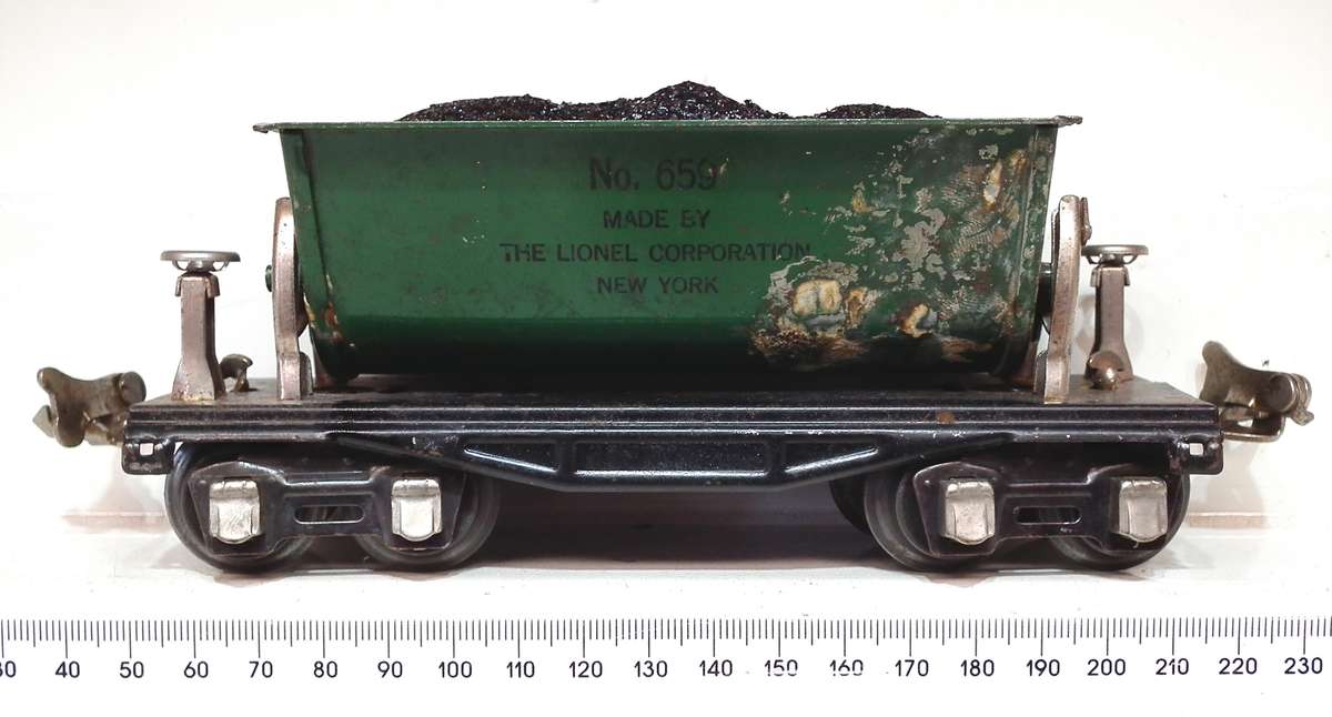 LIONEL O: Pre-War Coal Side Tipper Car(659) with Coal Load in Fair Used condition(USA)