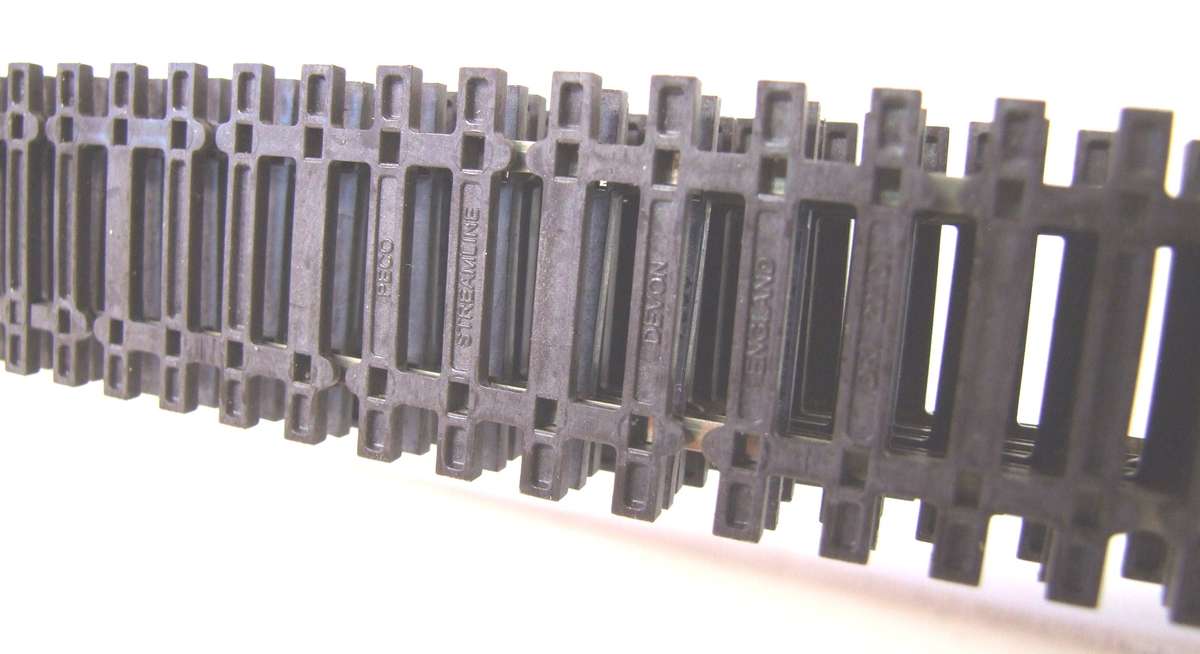 PECO STREAMLINE HO/OO: This 5pc Nickel Silver Flex Track is in Like New Un-Used Condition.(England)