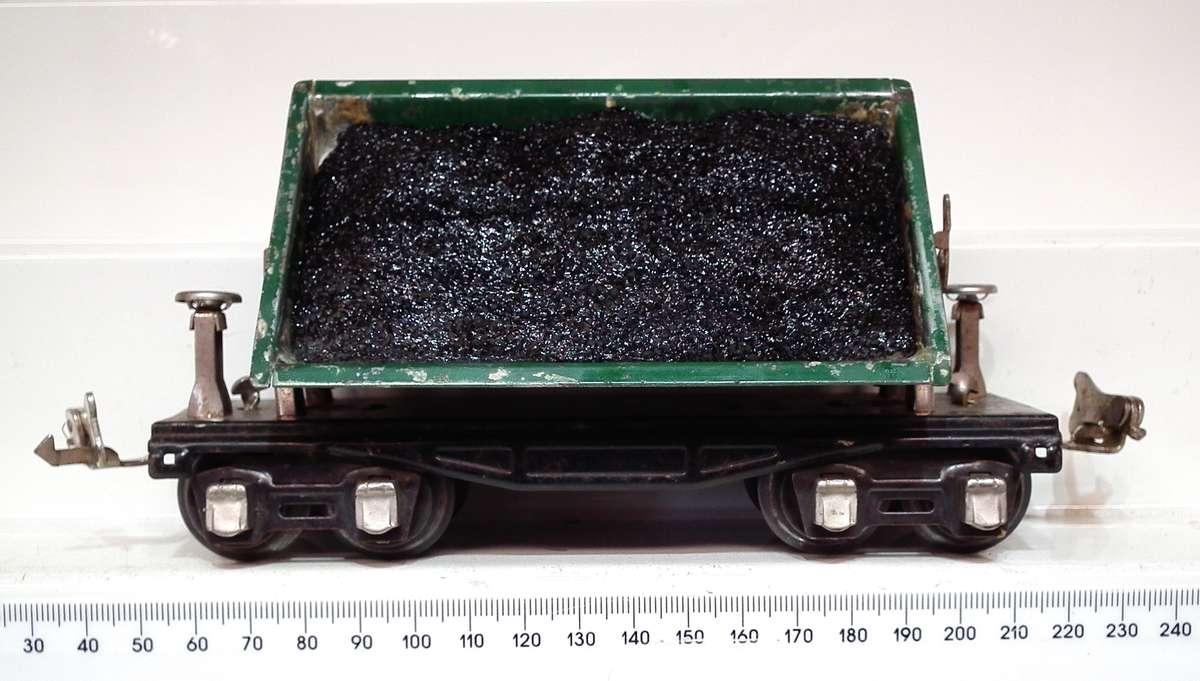 LIONEL O: Pre-War Coal Side Tipper Car(659) with Coal Load in Fair Used condition(USA)