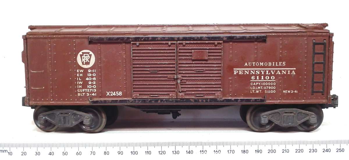 LIONEL O: Pre-War Double Sliding Door Automobile Car in Fair Used, Un-boxed condition(USA)