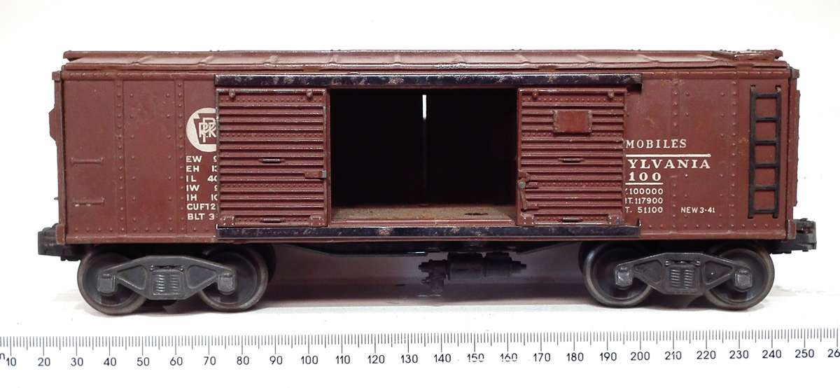 LIONEL O: Pre-War Double Sliding Door Automobile Car in Fair Used, Un-boxed condition(USA)