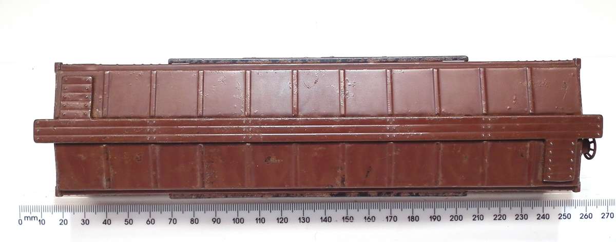 LIONEL O: Pre-War Double Sliding Door Automobile Car in Fair Used, Un-boxed condition(USA)