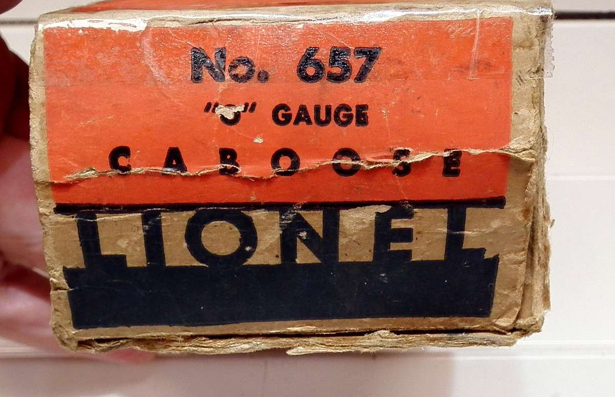 LIONEL O: Pre-War Caboose in Fair Used, Boxed condition(USA)