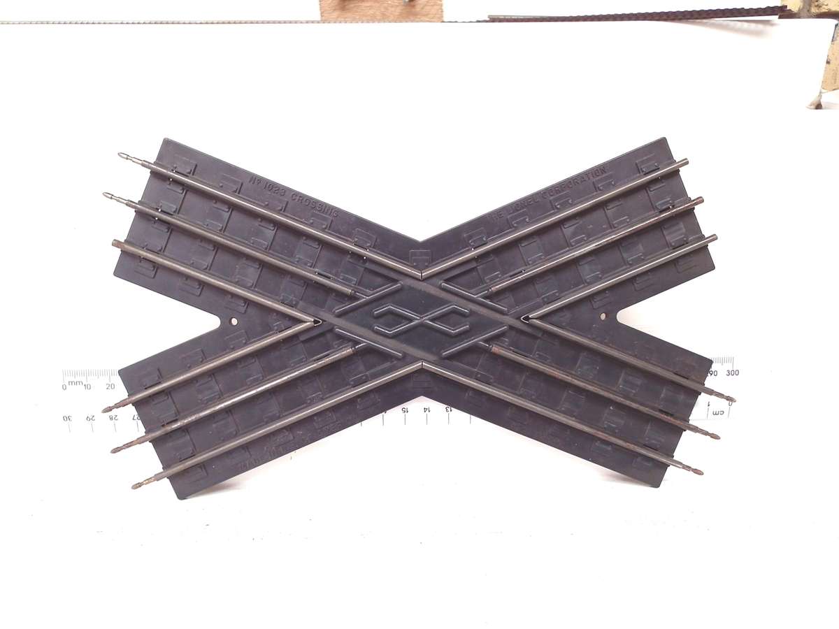 LIONEL O:  Vintage 3 Rail Figure Eight Crossover Metal Track in Fair Used, boxed Condition(USA)