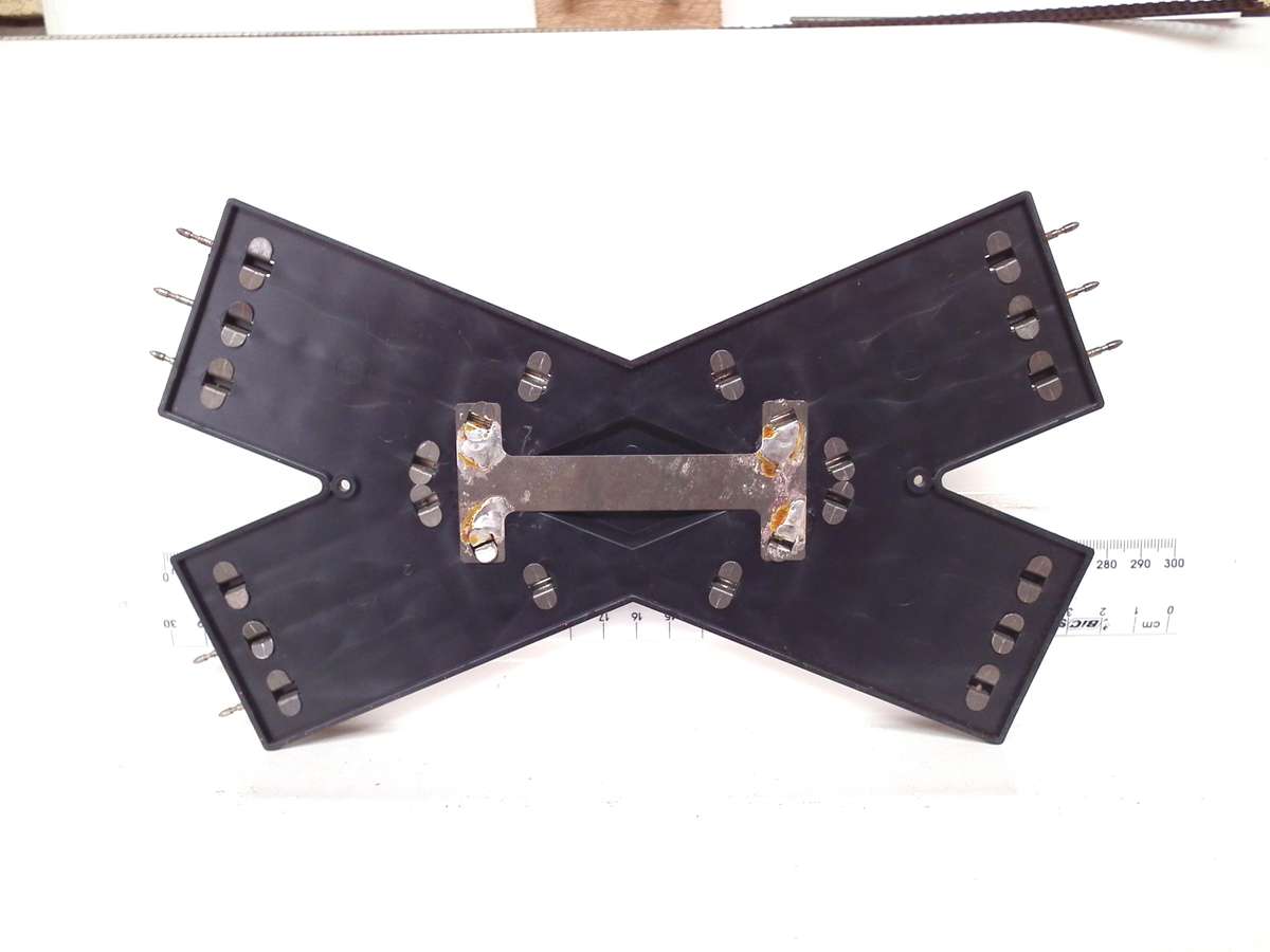 LIONEL O:  Vintage 3 Rail Figure Eight Crossover Metal Track in Fair Used, boxed Condition(USA)