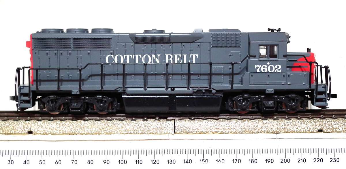 ATLAS HO:  Detailed CB 4 Axial GP 40 Diesel Loco in Like New Boxed Operational condition.(Austria)