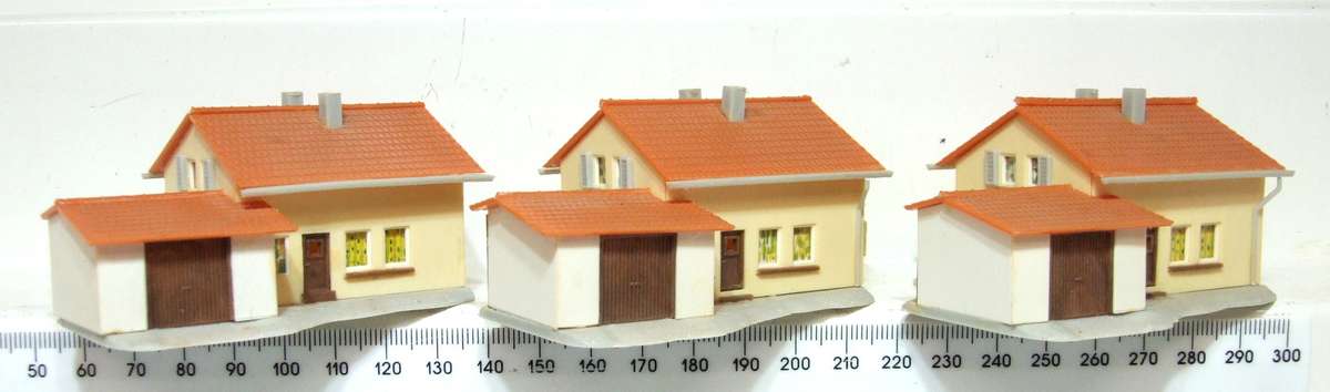SCENERY N:  3x Identical Plastic Town Houses in Good Used Condition.
