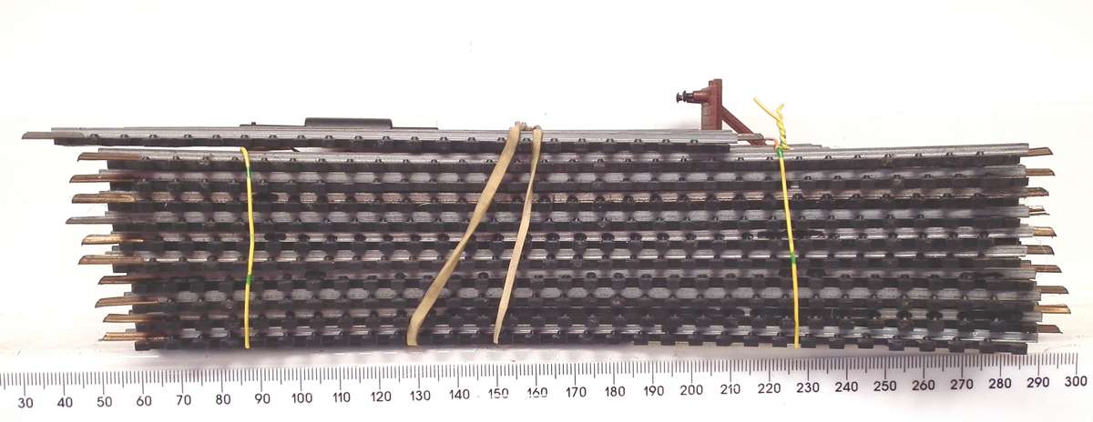 LIMA HO: Complete 21pc Oval Metal Track with Turnout and Buffer Stop in Good Used Condition.(Italy)