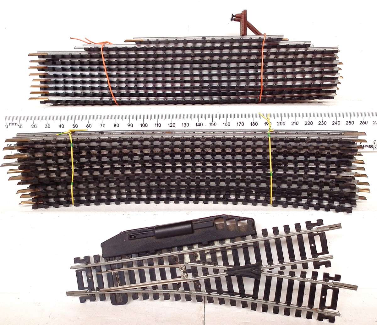 LIMA HO: Complete 21pc Oval Metal Track with Turnout and Buffer Stop in Good Used Condition.(Italy)