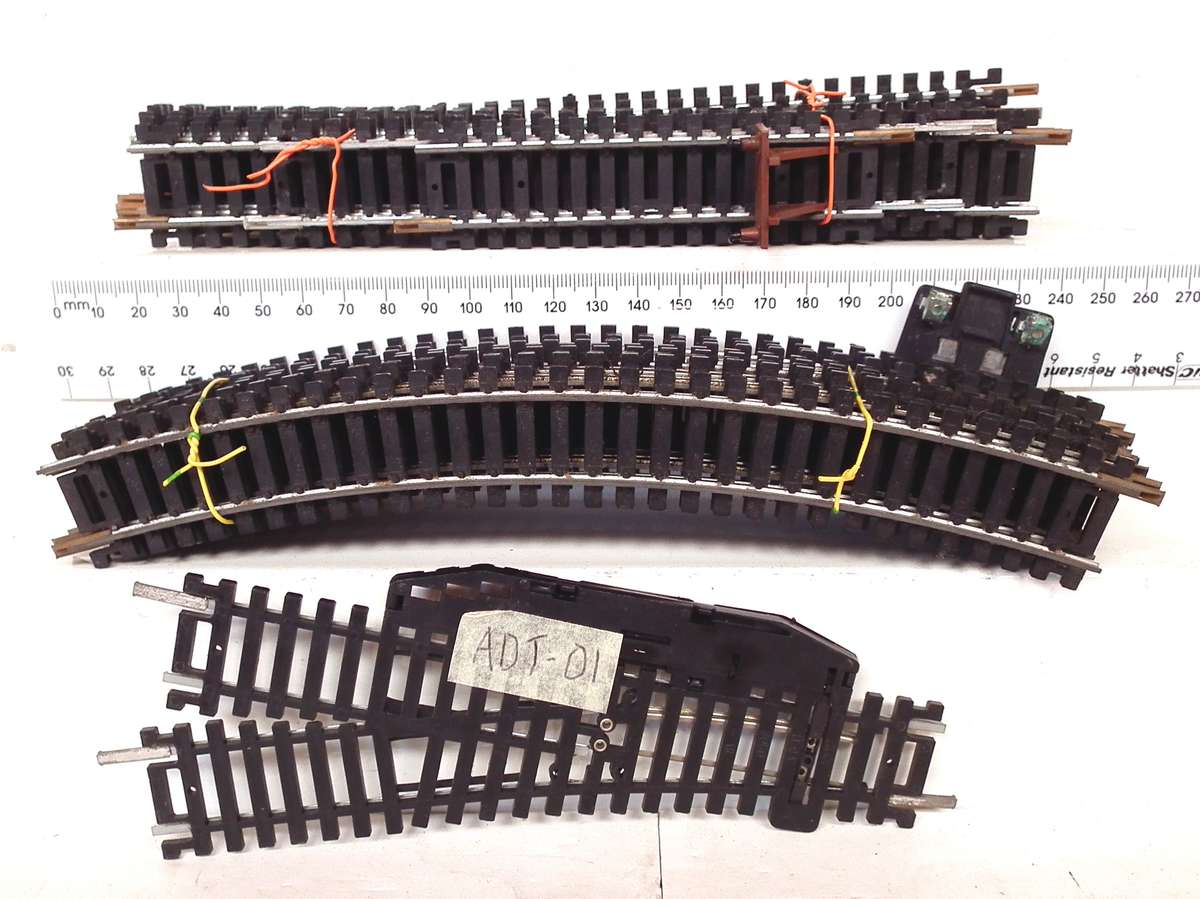LIMA HO: Complete 21pc Oval Metal Track with Turnout and Buffer Stop in Good Used Condition.(Italy)