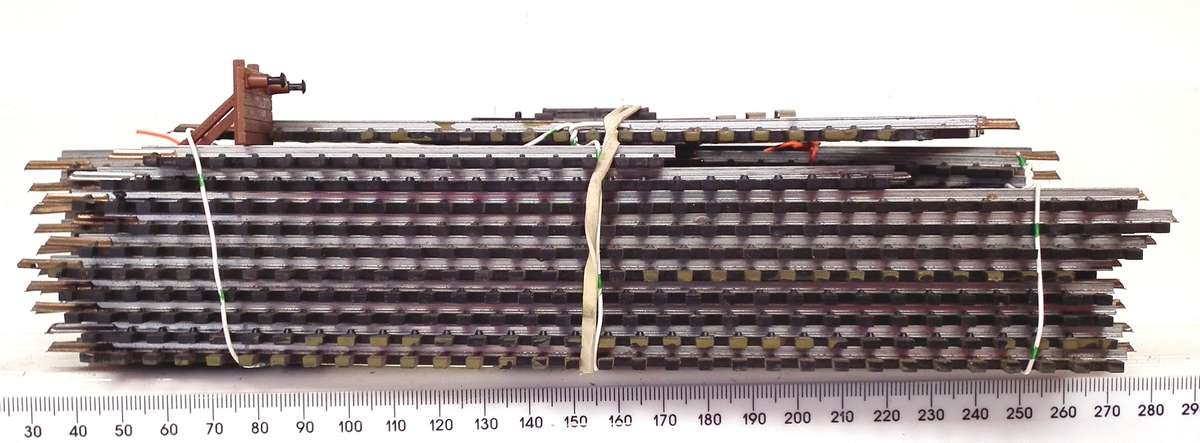 LIMA HO: Complete 21pc Oval Metal Track with Turnout and Buffer Stop in Good Used Condition.(Italy)