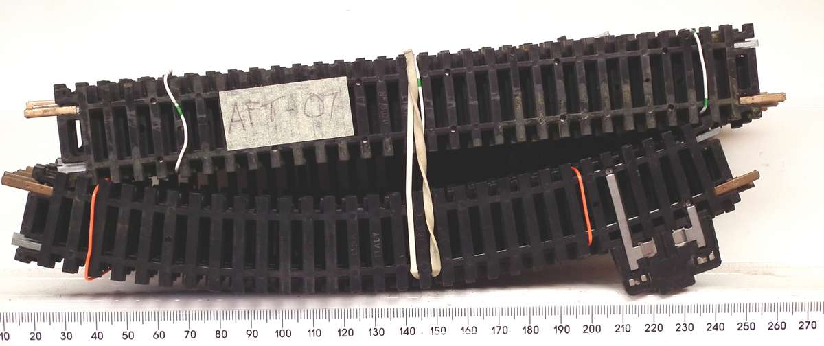 LIMA HO: Complete 21pc Oval Metal Track with Turnout and Buffer Stop in Good Used Condition.(Italy)