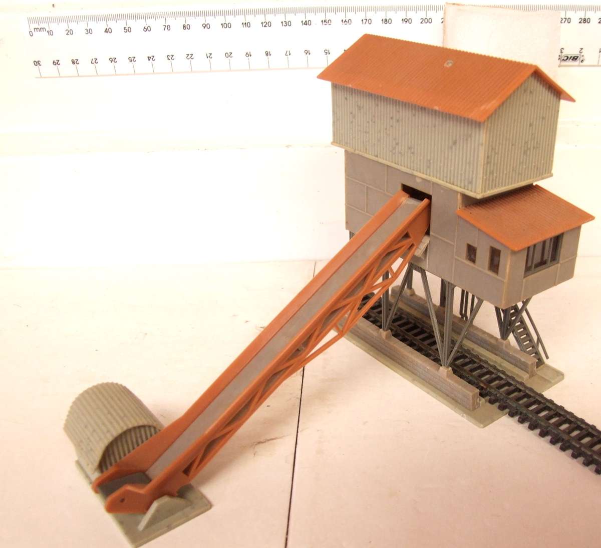 FALLER N: This Coal Loading Dock is Available for Purchase in Good Condition.