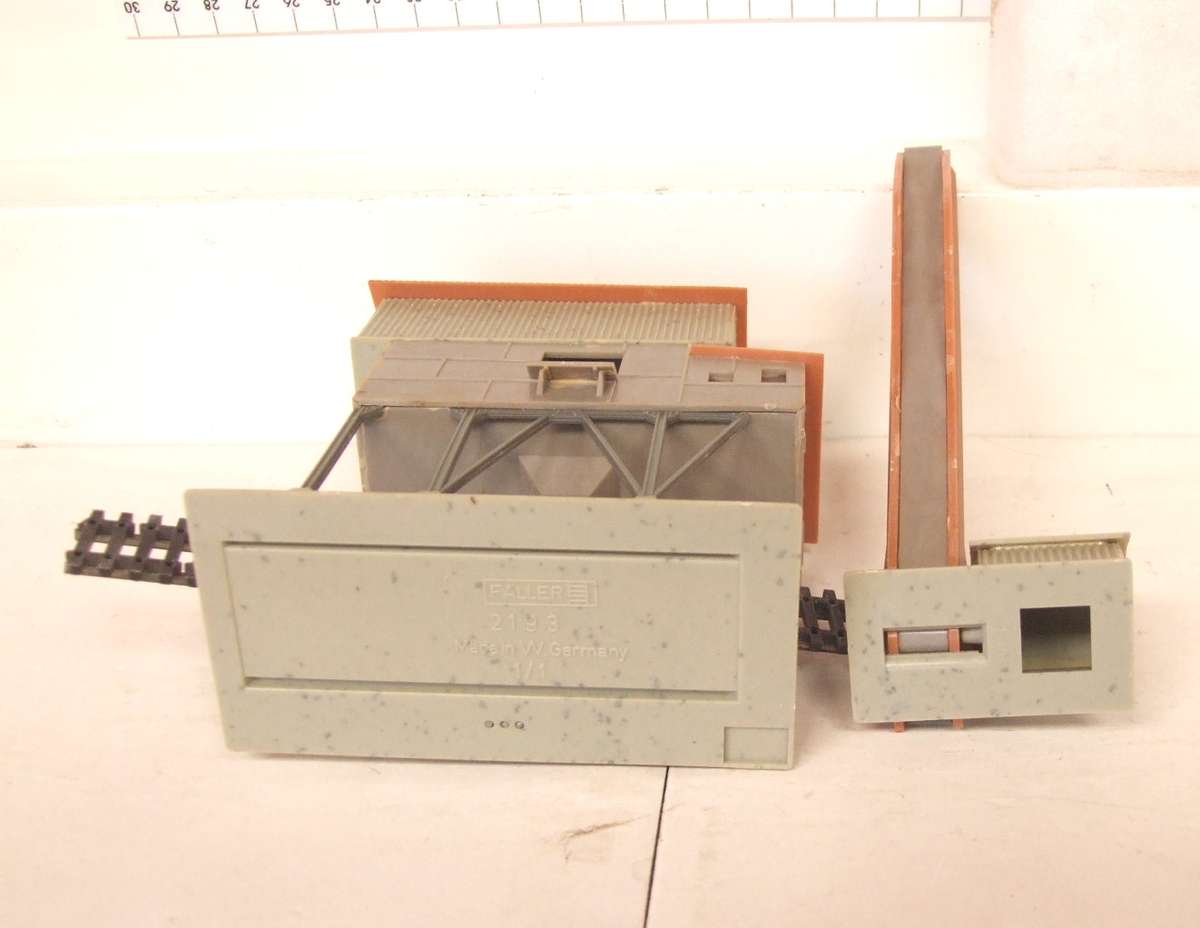 FALLER N: This Coal Loading Dock is Available for Purchase in Good Condition.