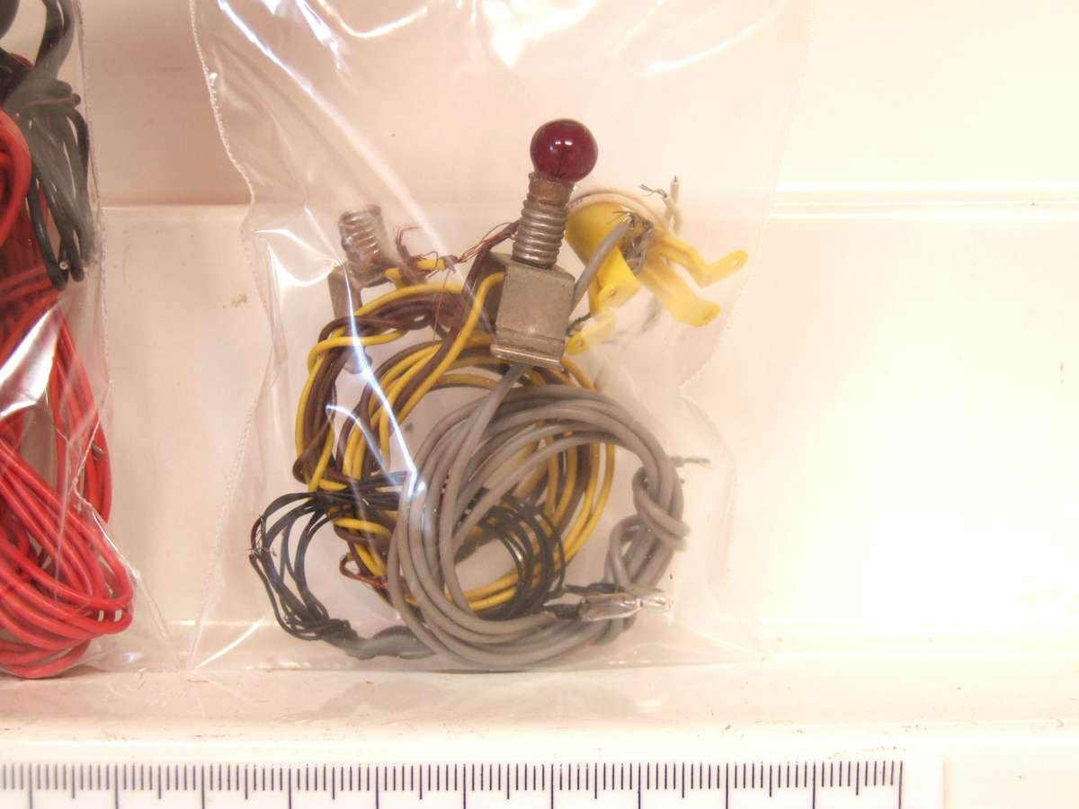 WIRE HO/OO: On Auction is this Lot of Wires, some with Fishplates in usable condition.