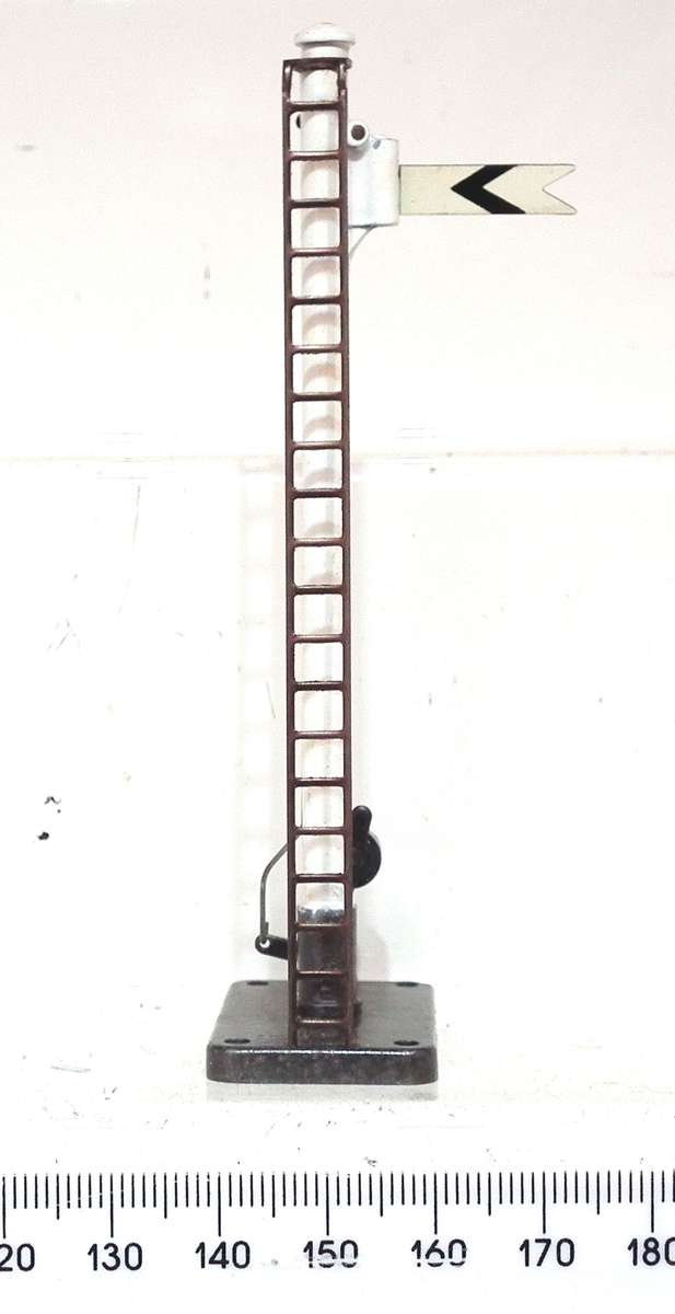 TRI-ANG OO: Vintage Single Mast Railway Signal(R43) in Fair Used condition(England)
