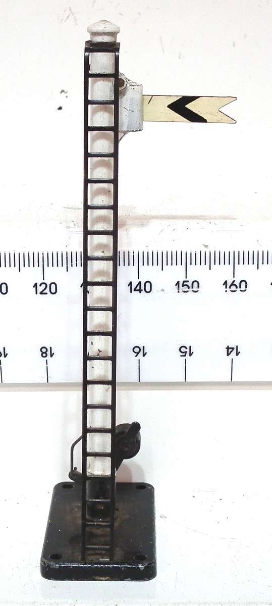 TRI-ANG OO: Vintage Single Mast Railway Signal(R43) in Fair Used condition(England)