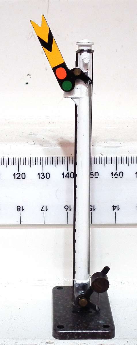 TRI-ANG OO: Vintage Single Mast Railway Signal(R43) in Fair Used condition(England)