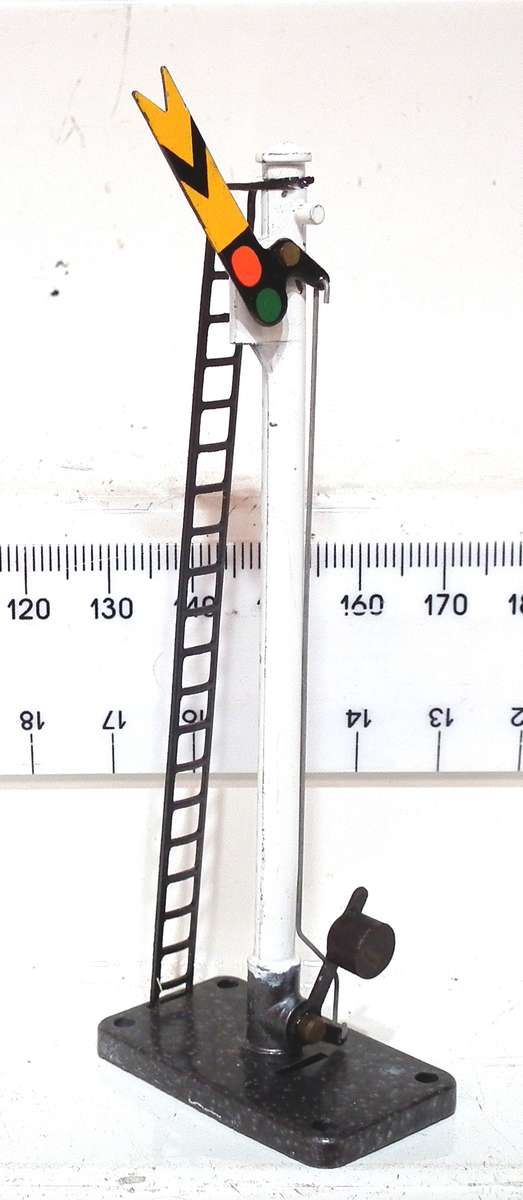 TRI-ANG OO: Vintage Single Mast Railway Signal(R43) in Fair Used condition(England)