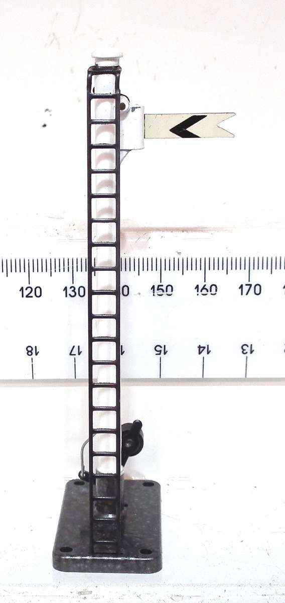 TRI-ANG OO: Vintage Single Mast Railway Signal(R43) in Fair Used condition(England)