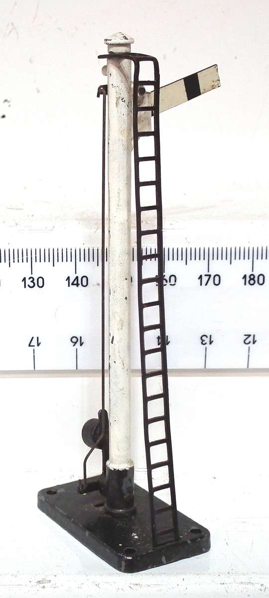 TRI-ANG OO: Vintage Single Mast Railway Signal(R43) in Fair Used condition(England)