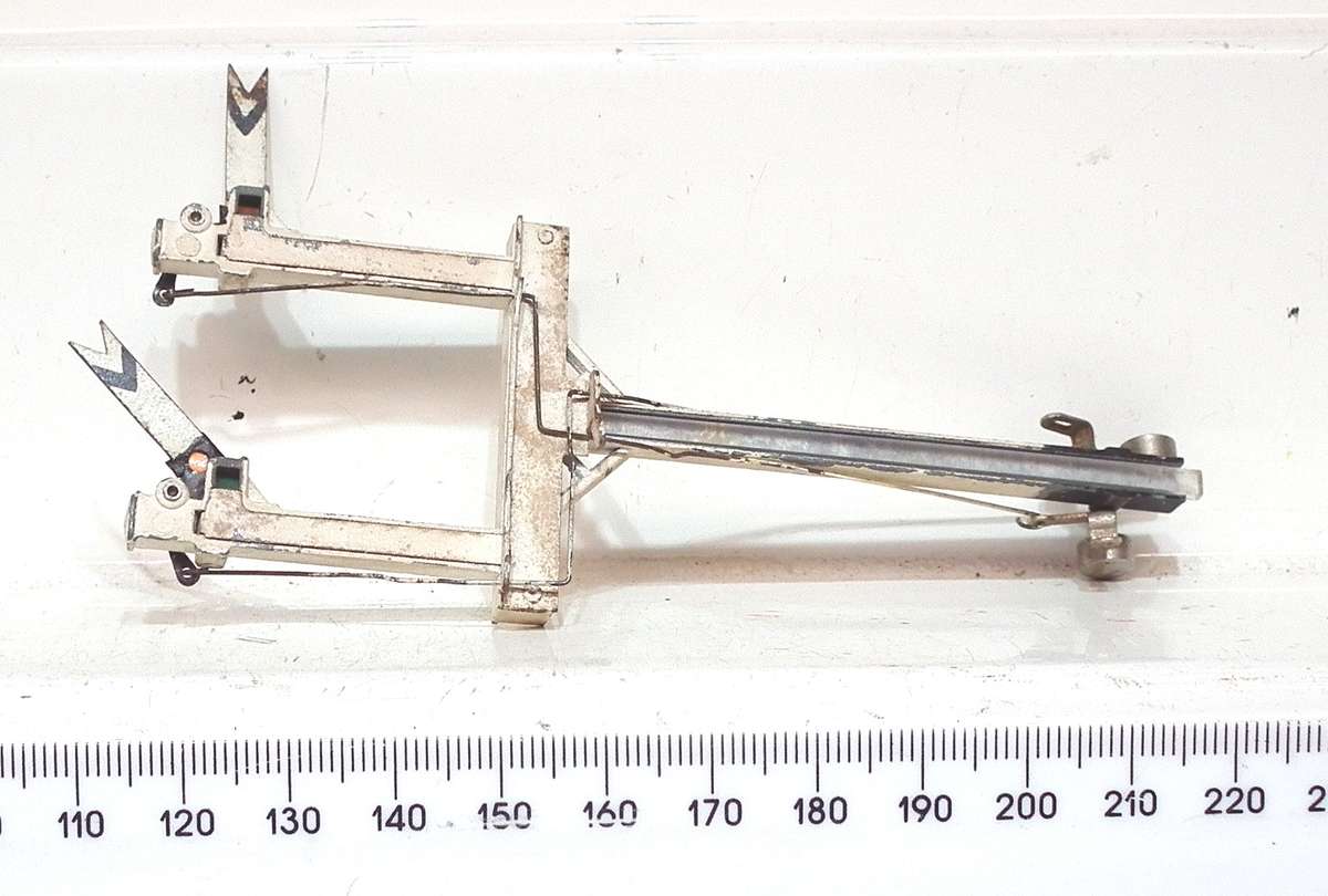 SIGNAL OO: Vintage Double Mast Railway Signal in Scrap Condition for parts