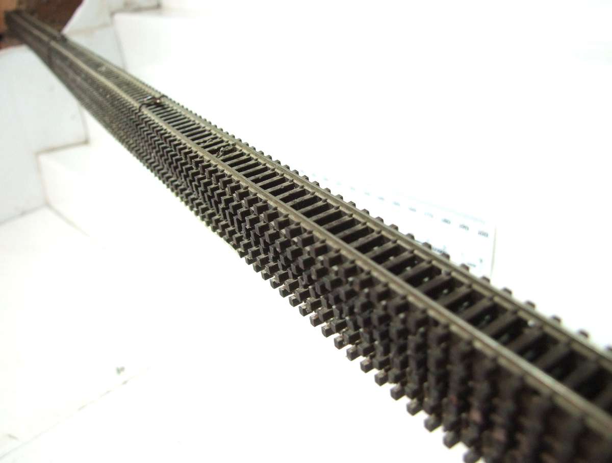 PECO N: This 6pc Nickel Silver Flex Track is in Fair Used Condition.(England)