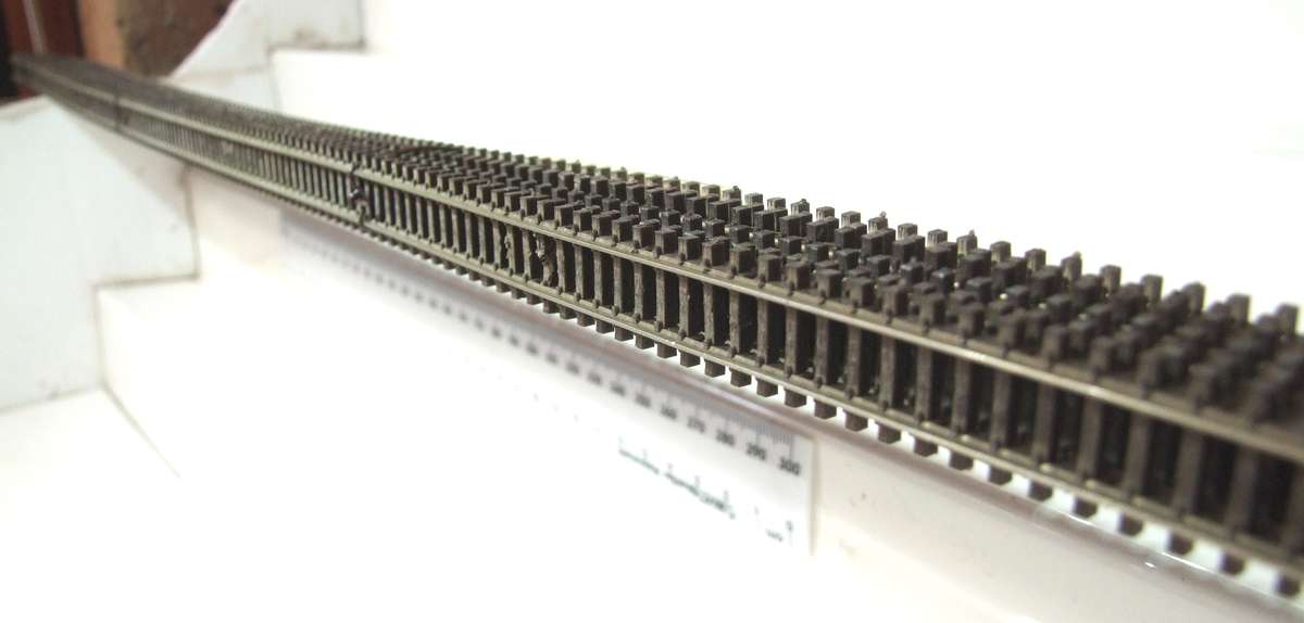 PECO N: This 6pc Nickel Silver Flex Track is in Fair Used Condition.(England)