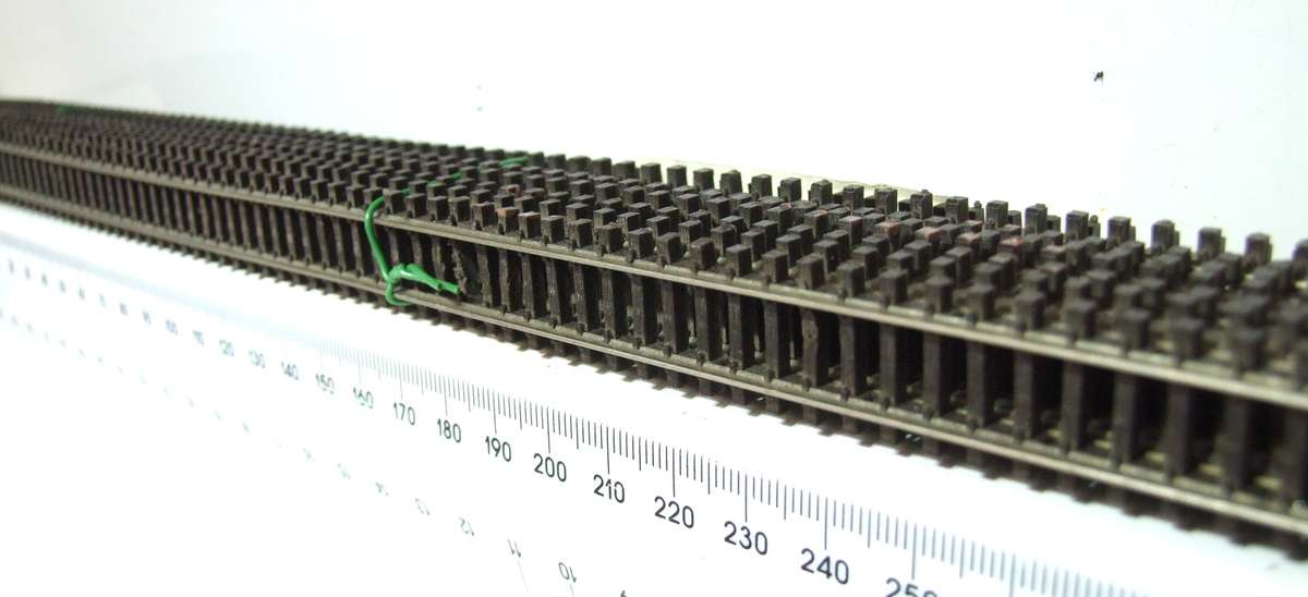 PECO N: This 8pc 420mm Long Nickel Silver Flex Track is in Fair Used Condition.(England)