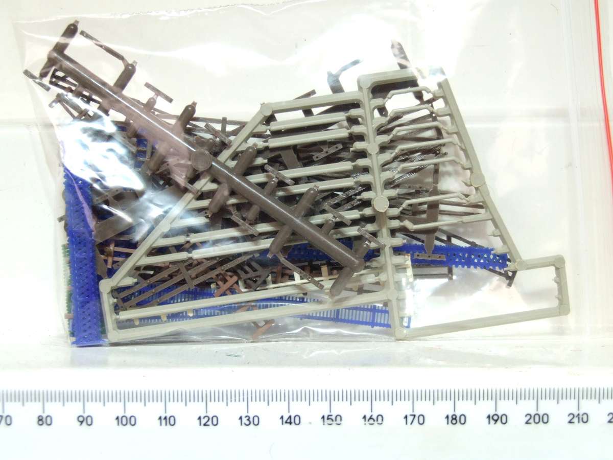 N-GAUGE: This Lot Of Fencing Items are up for Auction in Good Condition.(England)