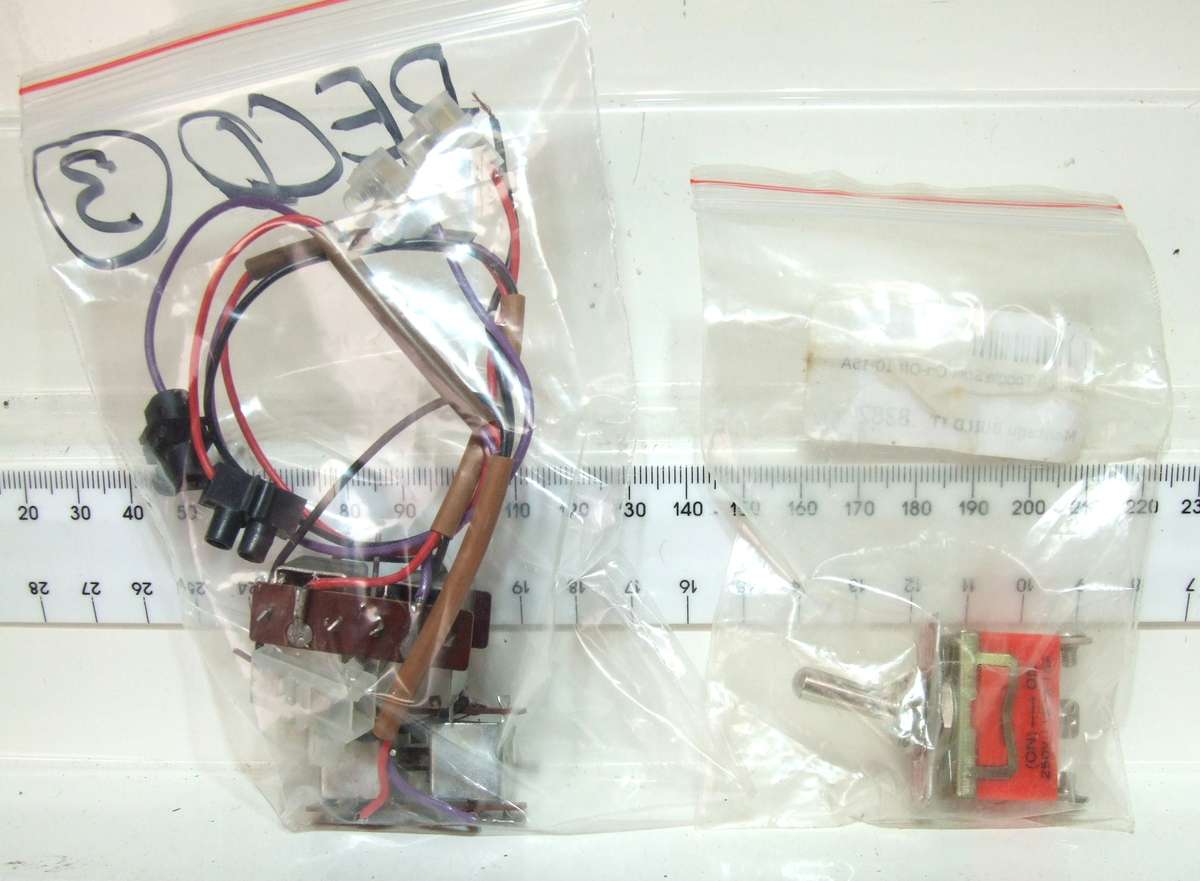 PECO HO/OO/N: These wired point motors + new Toggle Switch are in good used condition. (England)