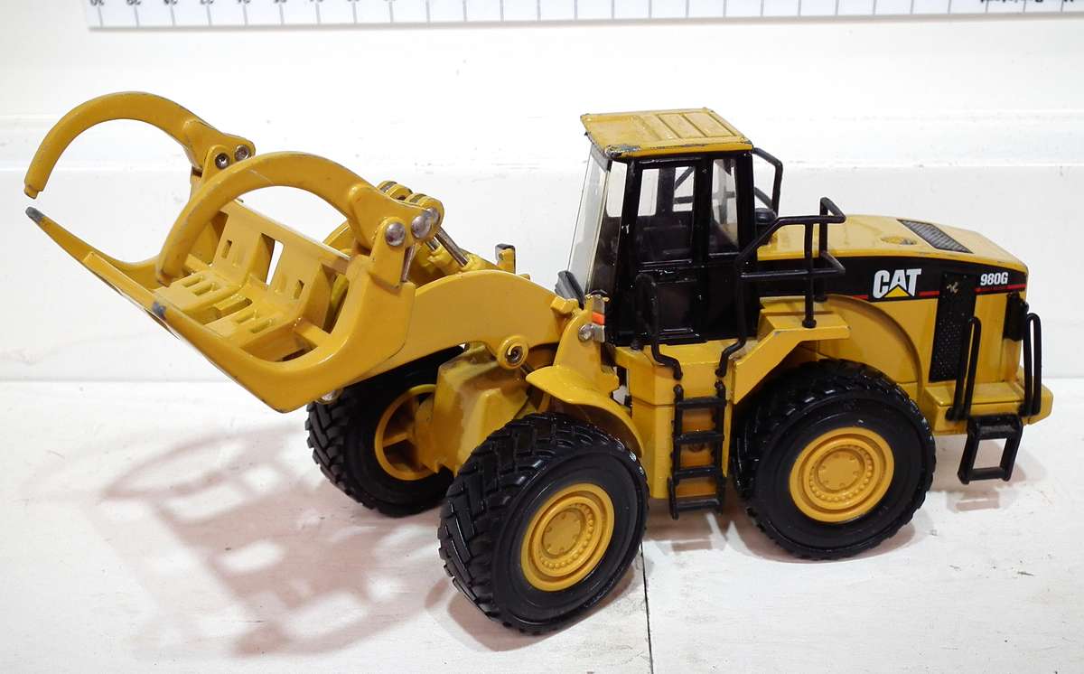 NORSCOT : Detailed  CAT 980G Log Loader in Good Un-Boxed Used Condition.