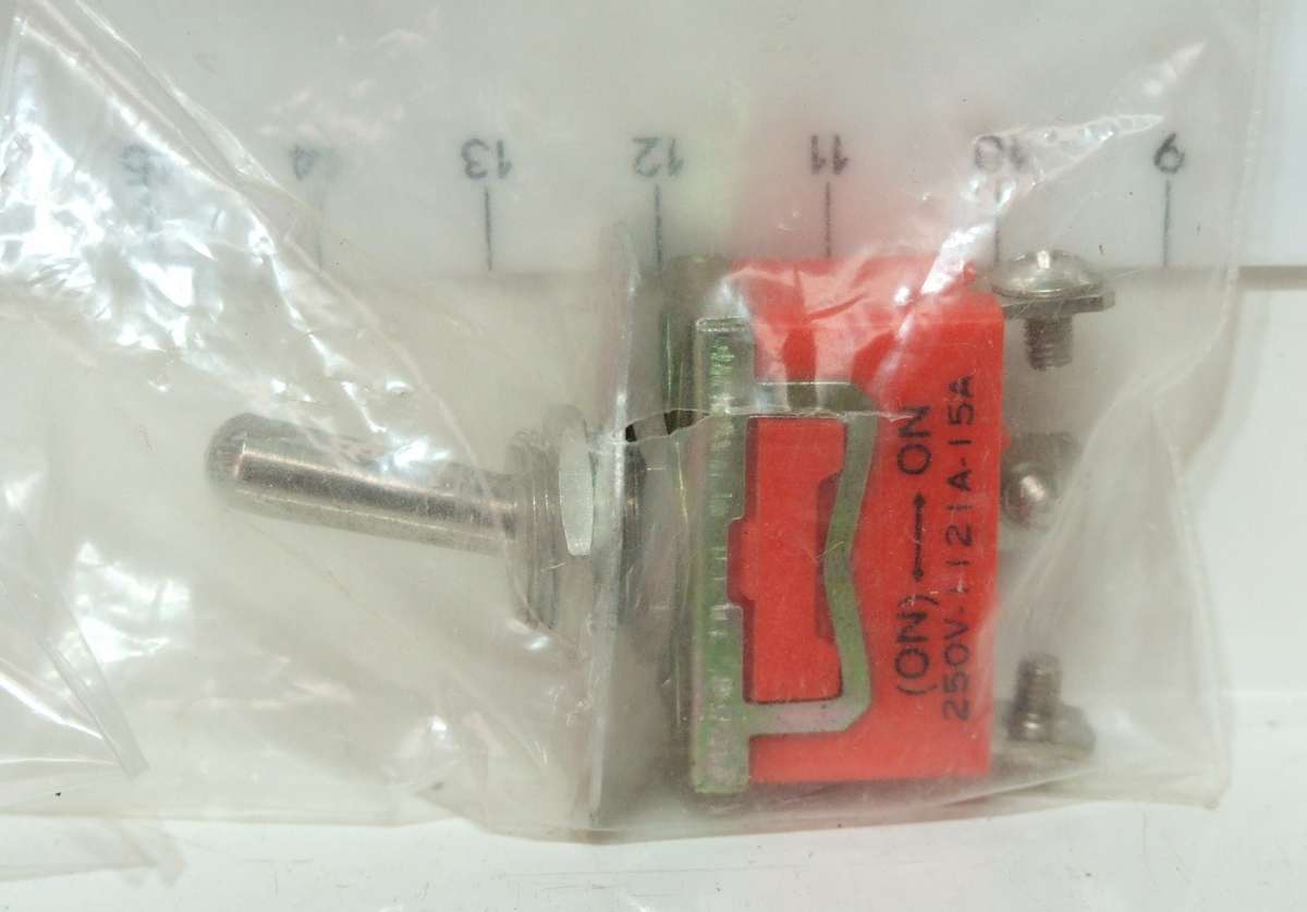 PECO HO/OO/N: These wired point motors + new Toggle Switch are in good used condition. (England)