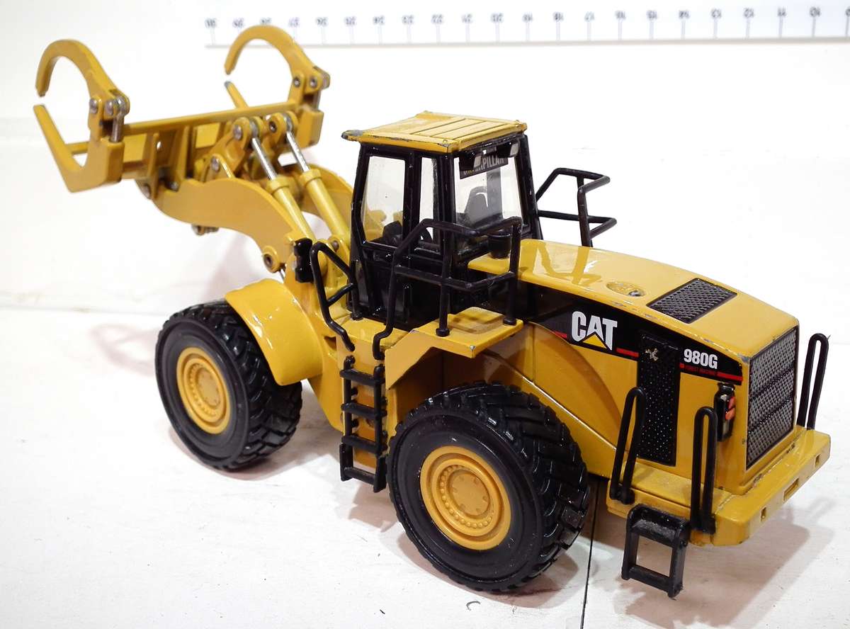 NORSCOT : Detailed  CAT 980G Log Loader in Good Un-Boxed Used Condition.