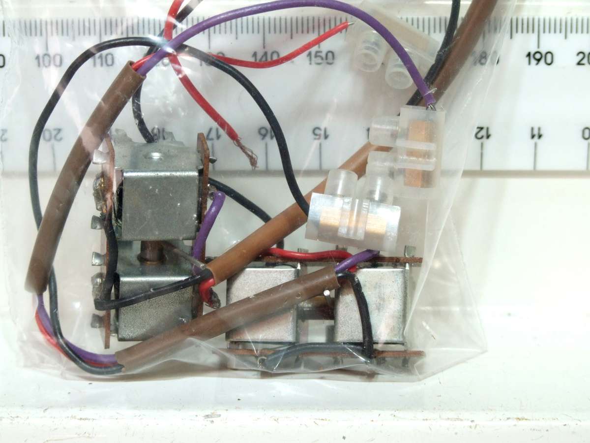 PECO HO/OO/N: These wired point motors are in good used condition. (England)