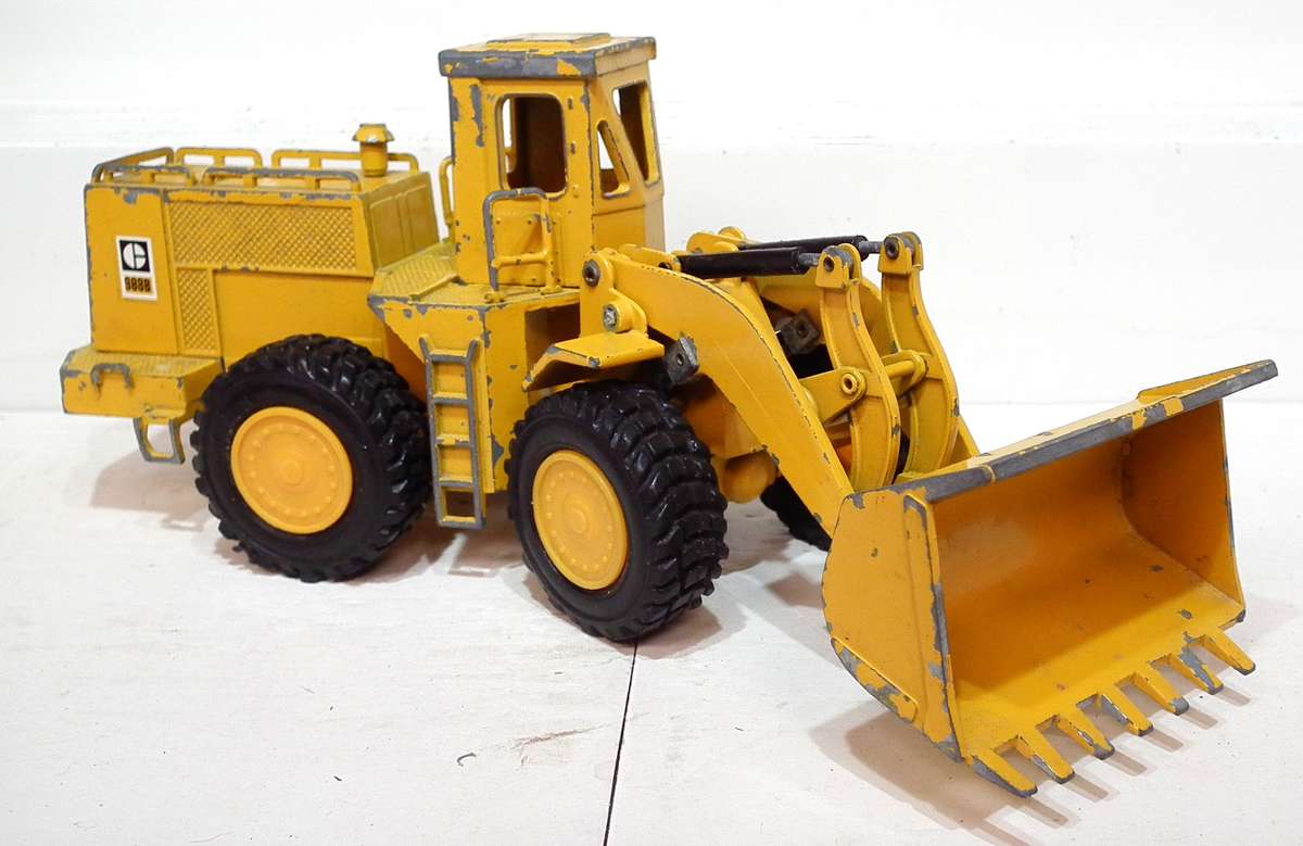 NZG 1:50 : Detailed  9888 Frontend Loader in Fair, Un-Boxed Used Condition.