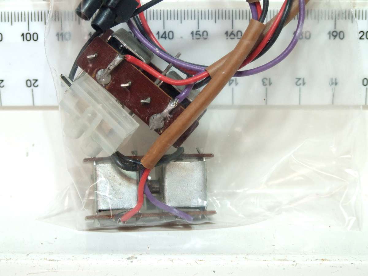 PECO HO/OO/N: These wired point motors + new Toggle Switch are in good used condition. (England)