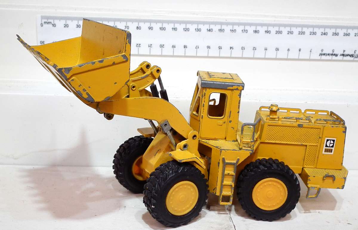 NZG 1:50 : Detailed  9888 Frontend Loader in Fair, Un-Boxed Used Condition.
