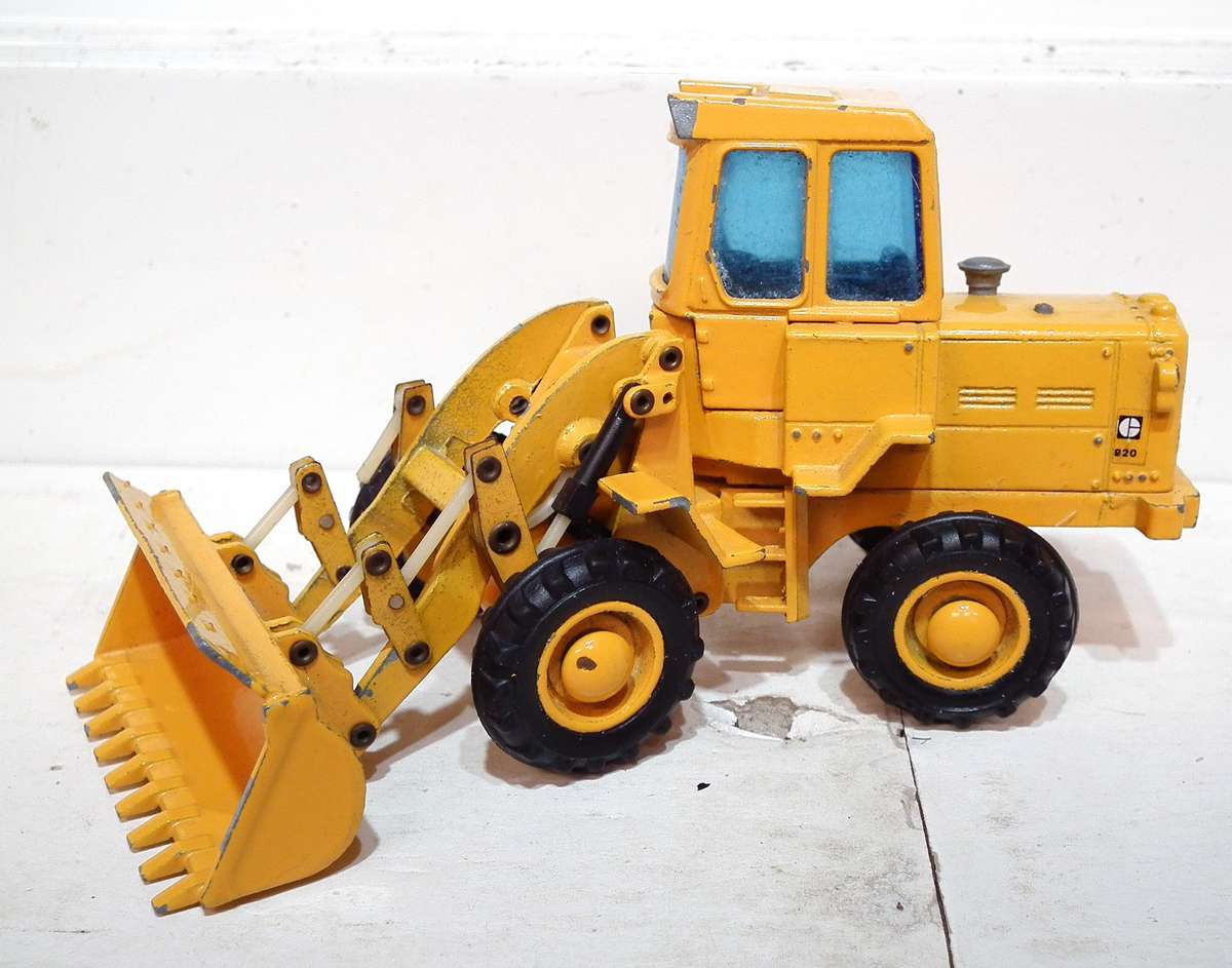 FOAL : Detailed CAT 920 Frontend Loader in Fair, Un-Boxed Used Condition.(Spain)
