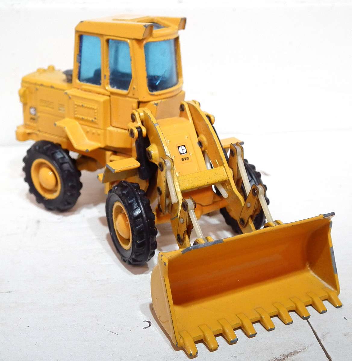 FOAL : Detailed CAT 920 Frontend Loader in Fair, Un-Boxed Used Condition.(Spain)