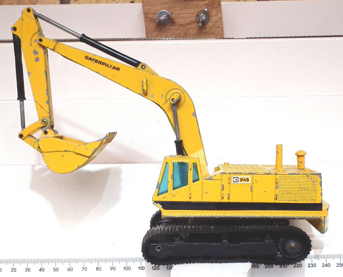 NZG 1:50 : Detailed  CAT 245 Digger Loader in Fair, Un-Boxed Used Condition.(GR)