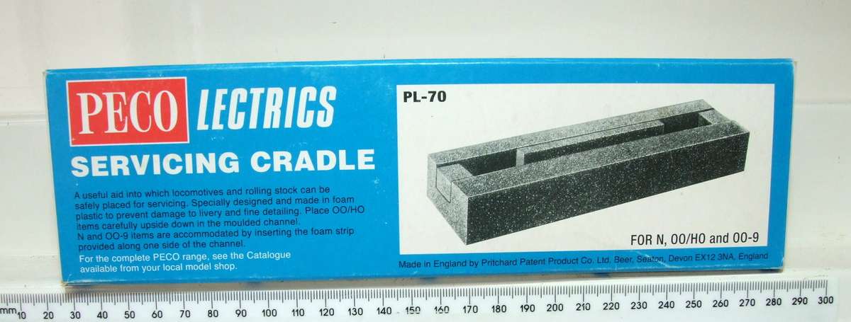 PECO HO/OO/N: This Service Cradle is in Like New condition. (England)