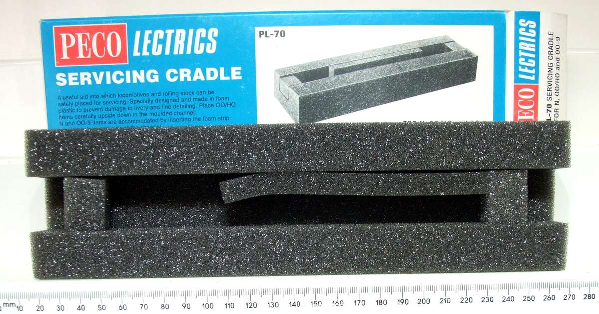 PECO HO/OO/N: This Service Cradle is in Like New condition. (England)