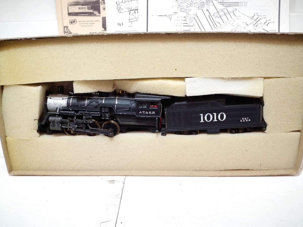 ROUNDHOUSE HO: Detailed Metal 2-6-2 AT&FS Steam Loco with Tender in Good Running Condition.(USA)