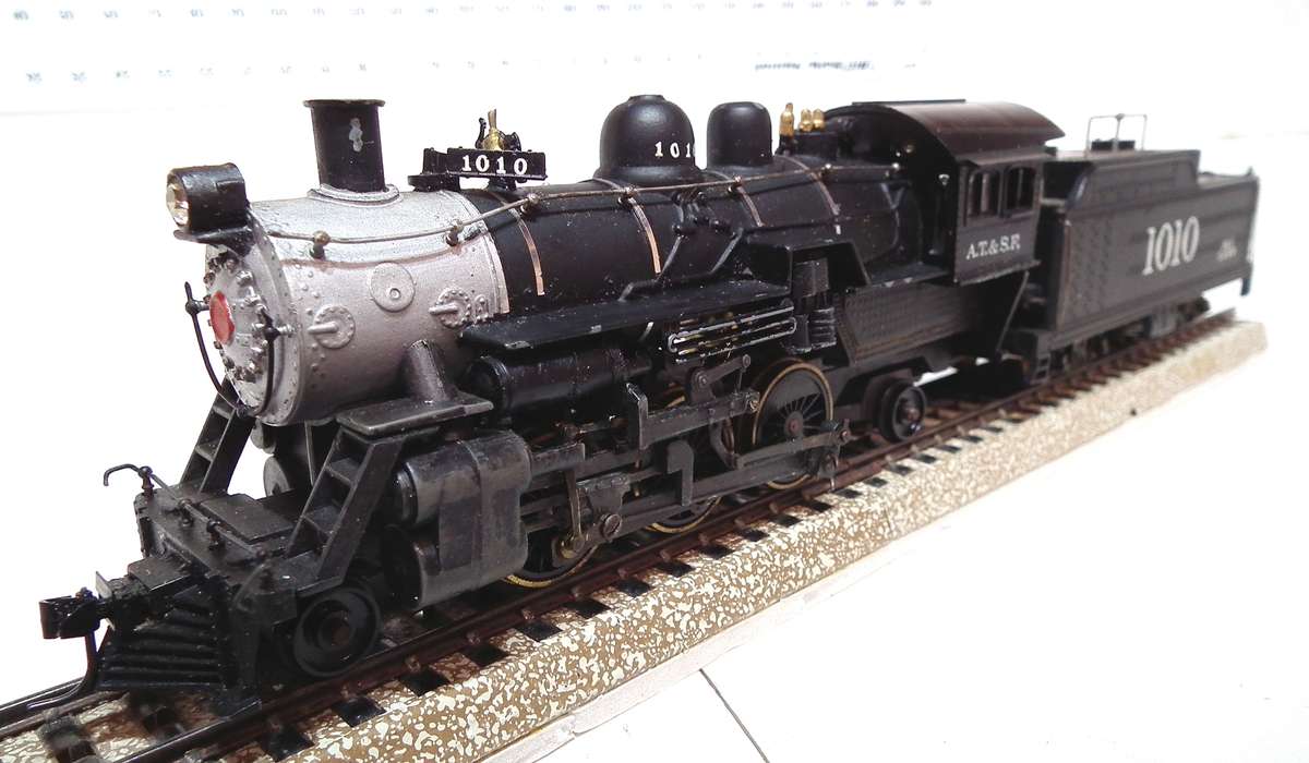 ROUNDHOUSE HO: Detailed Metal 2-6-2 AT&FS Steam Loco with Tender in Good Running Condition.(USA)