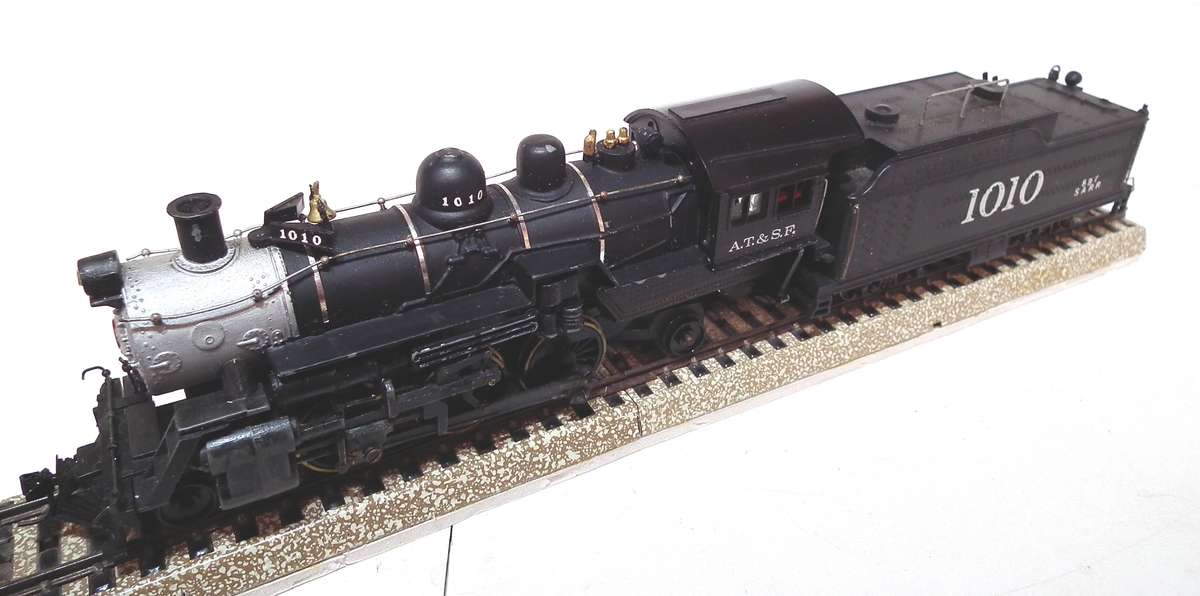 ROUNDHOUSE HO: Detailed Metal 2-6-2 AT&FS Steam Loco with Tender in Good Running Condition.(USA)