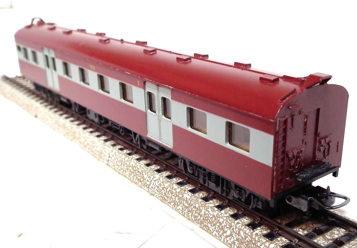 LIMA HO: SAR Suburban 3rd Class Passenger Coach in Very Good Boxed condition(Italy)