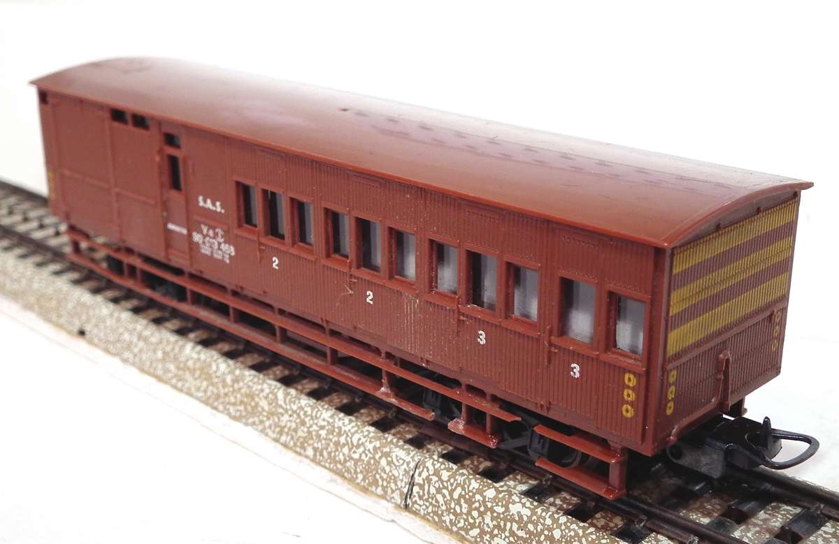 LIMA HO: SAR V8 Guards Van in Good Used Condition(Italy)