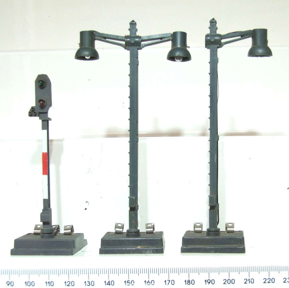 LIMA HO:  Plastic 12v Street Lights + Traffic Signal in Fair Used Operational Condition.(Italy)