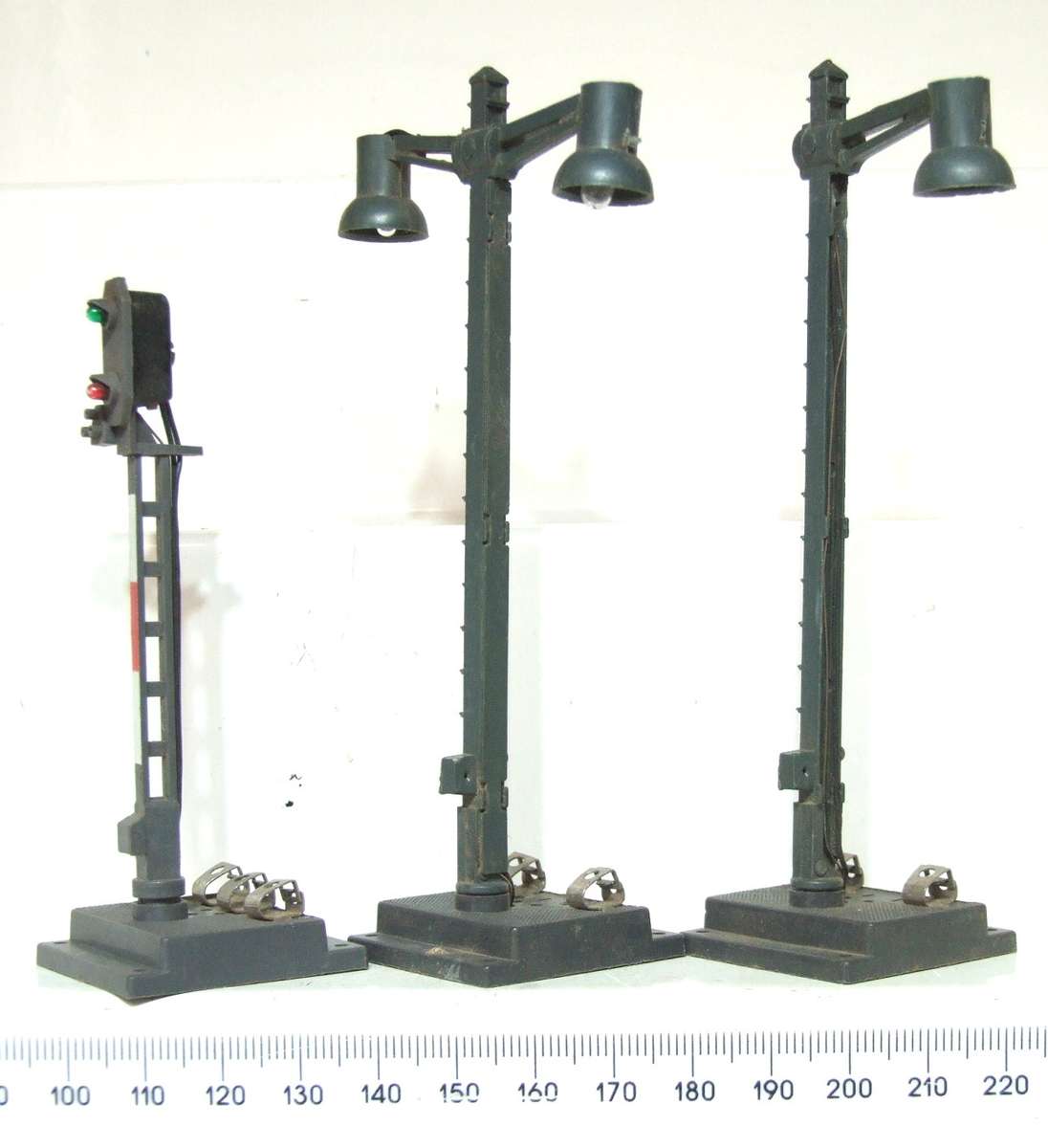 LIMA HO:  Plastic 12v Street Lights + Traffic Signal in Fair Used Operational Condition.(Italy)